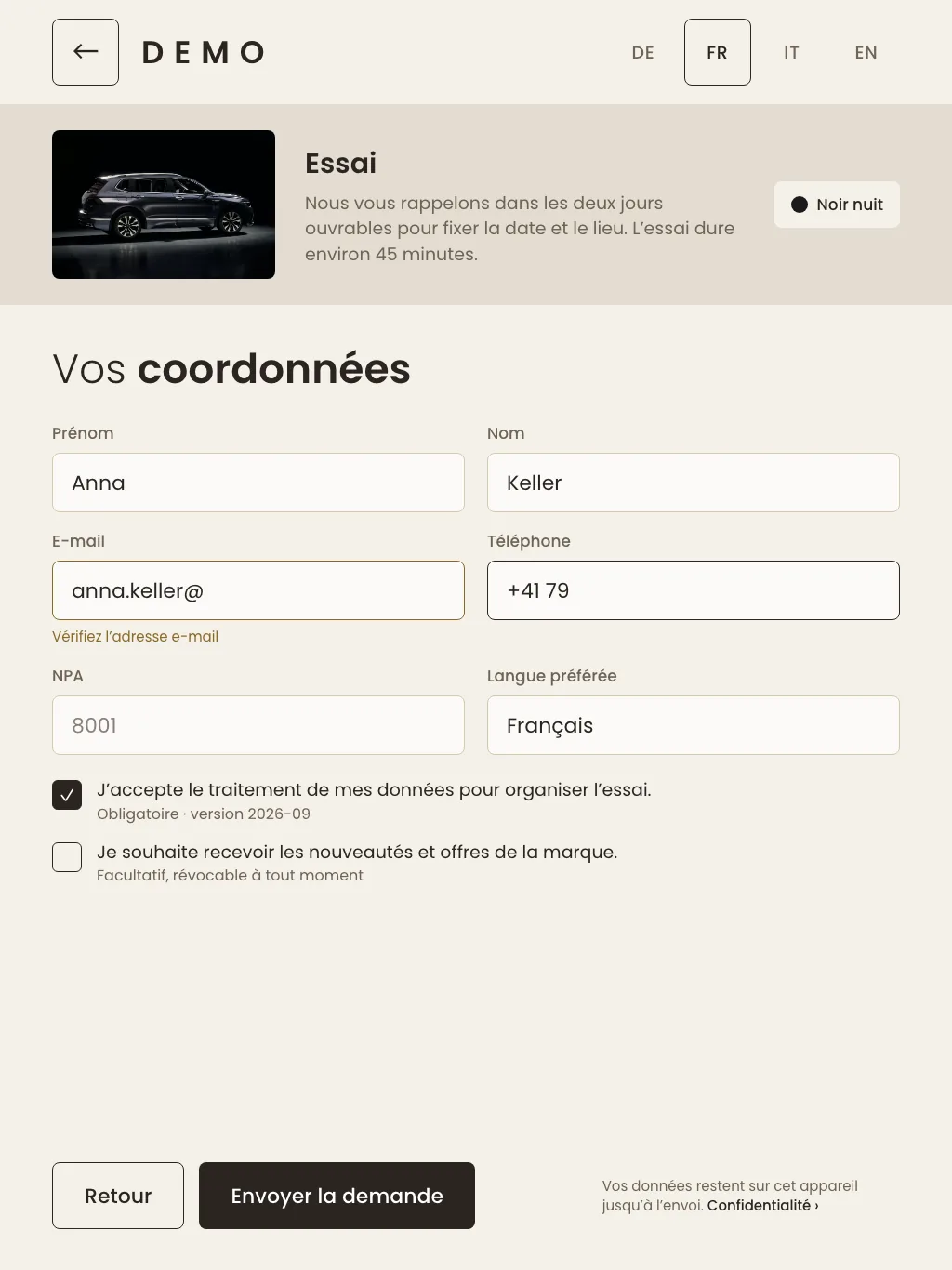 Formulaire de contact du kiosque pour un essai, avec de grands champs et des consentements séparés.